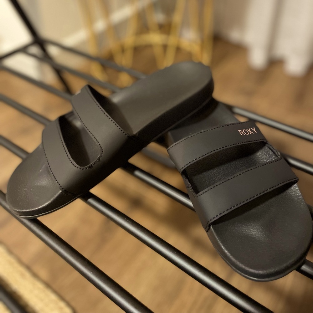 Roxy Slides - Picture 2 of 6